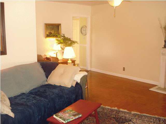 5580 Hibiscus Road Pensacola, FL 32504 - Photo 5 of 15 Living Room