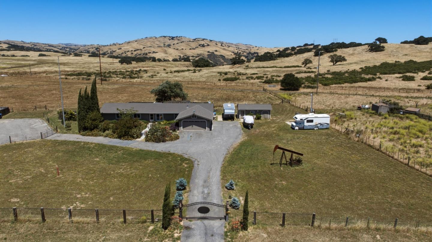 38780 Dinosaur Point Road Hollister, CA 95023 - Photo 31 of 34