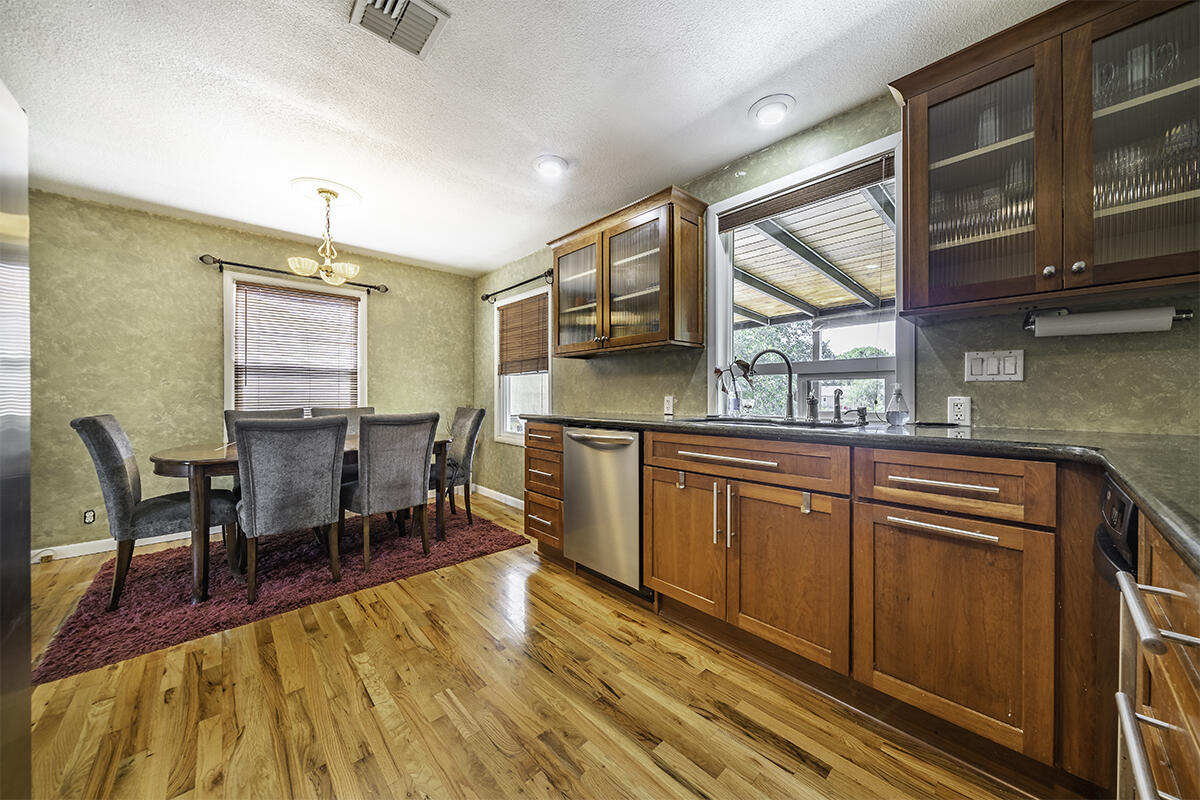 1406 Ridge Way Medford, OR 97504 - Photo 12 of 34 DSC09520