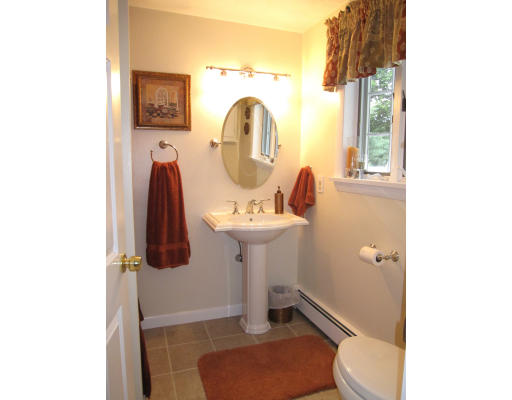 29 Peter Road North Reading, MA 01864 - Photo 12 of 19 Gallery Image 12