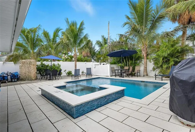 a view of outdoor space yard and porch
