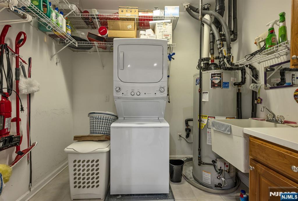 4203 Warren's Way Wanaque, NJ 07465 - Photo 21 of 35 a utility room with dryer and washer