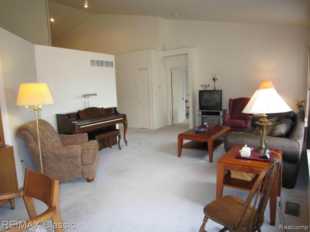 5297 Simpson Lake Road, Unit 80 West Bloomfield, MI 48323 - Photo 5 of 18 simpson living room3.jpg