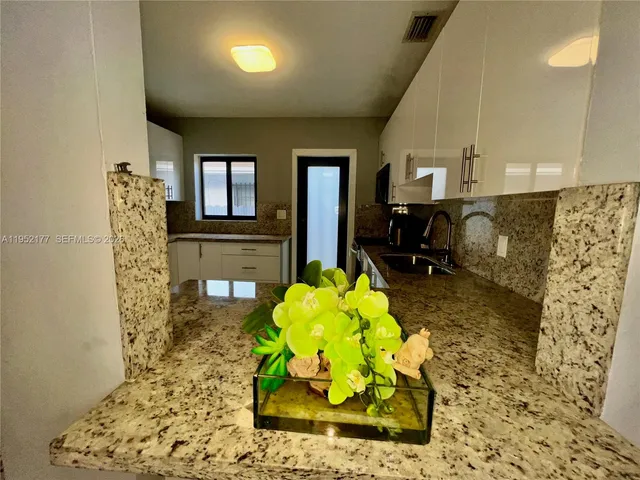 $4,000 | 3297 Southwest 26th Street, Unit 3299, Miami, FL 33133