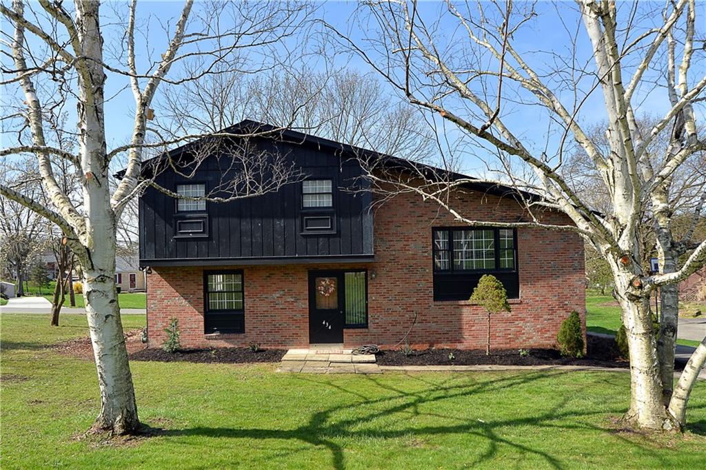 Welcome to 434 Thompsonville Road in Peters Township!!