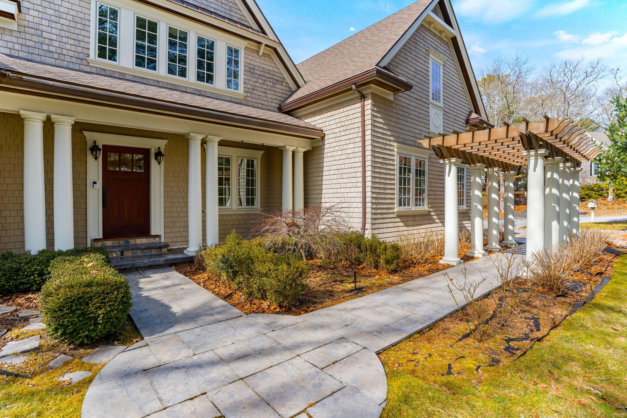 4 Vale Lane Mashpee, MA 02649 - Photo 4 of 33 a front view of a house