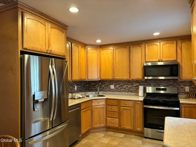 $2,900 | 52 Trottingham Road, Saratoga Springs, NY 12866