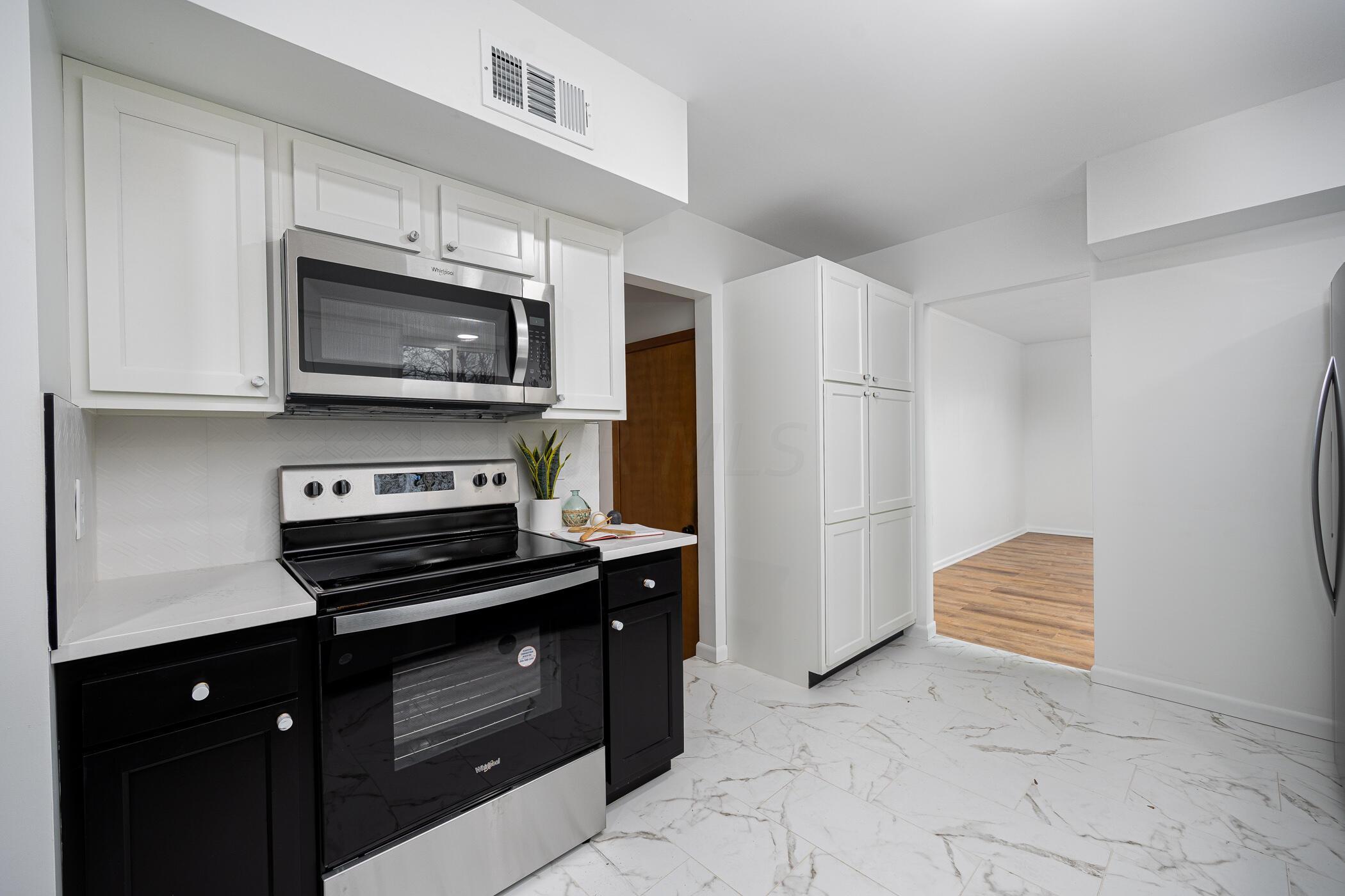 2864 Castlewood Road Columbus, OH 43209 - Photo 11 of 45 Kitchen