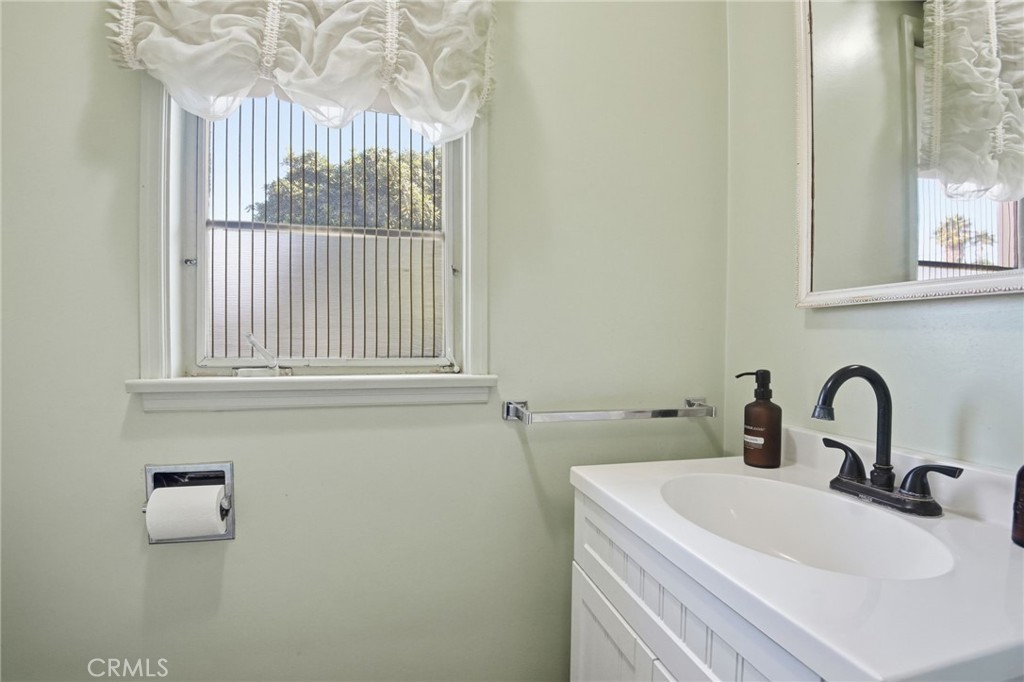 4735 Oakwood Place Riverside, CA 92506 - Photo 12 of 36