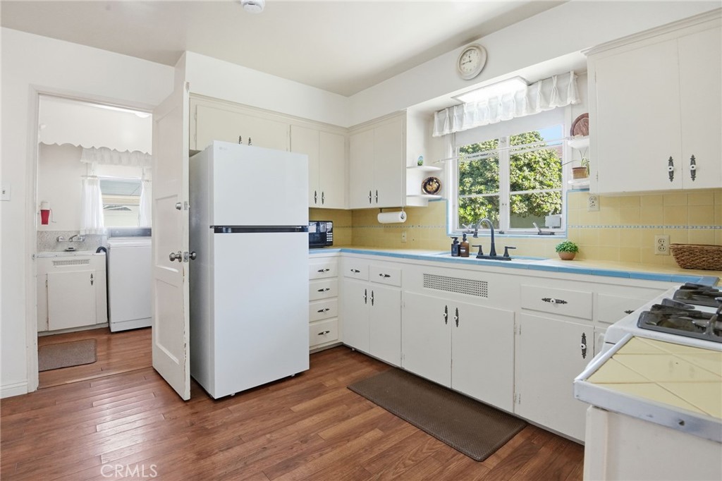 4735 Oakwood Place Riverside, CA 92506 - Photo 9 of 36