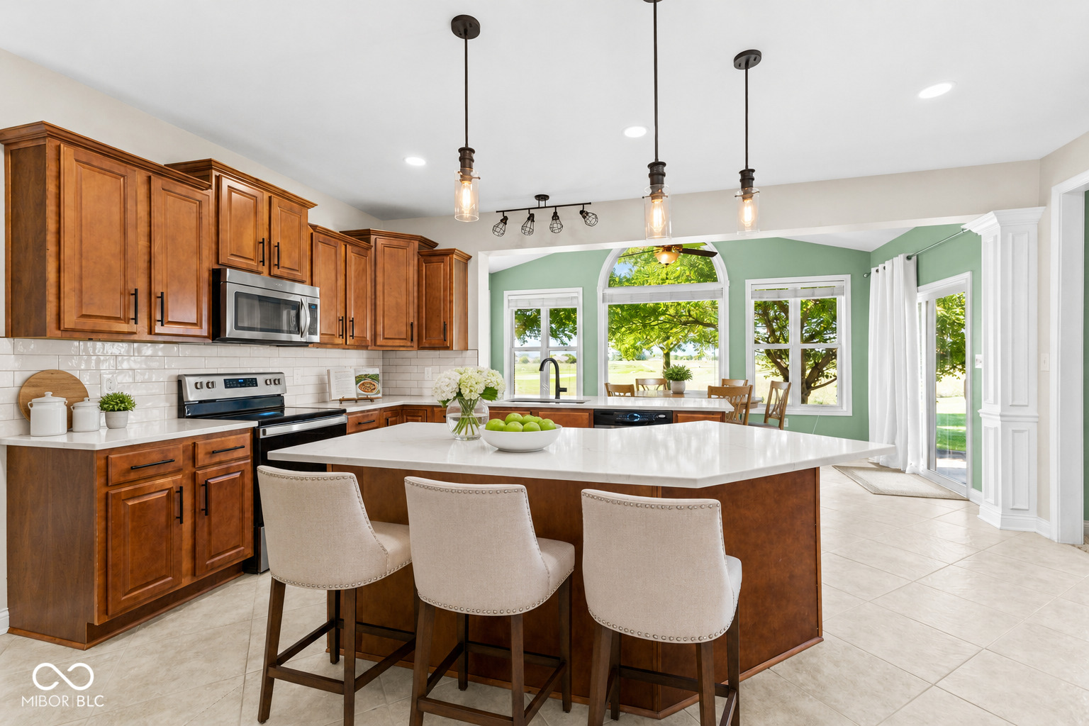 4637 Shadow Ridge Boulevard Greenwood, IN 46143 - Photo 14 of 59 Gallery Image 14