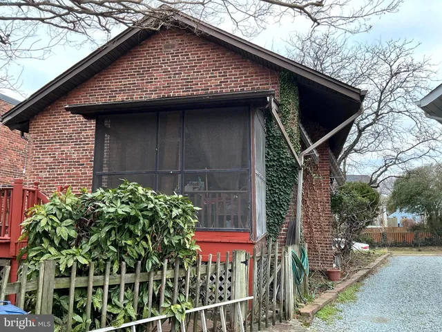 $699,000 | 520 East Mt Ida Avenue, Alexandria, VA 22301