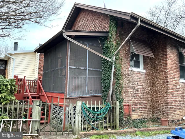 $699,000 | 520 East Mt Ida Avenue, Alexandria, VA 22301