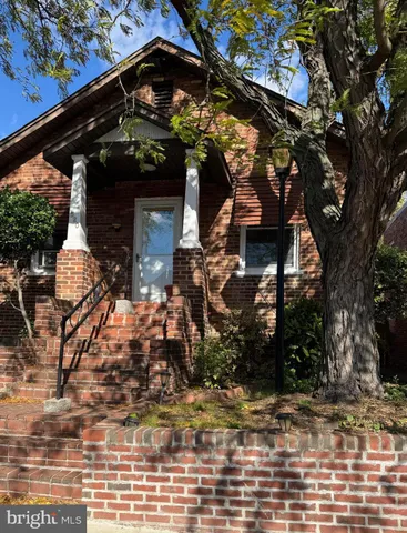 $699,000 | 520 East Mt Ida Avenue, Alexandria, VA 22301