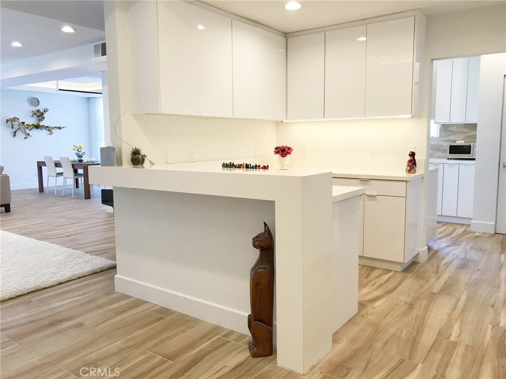 11700 Iowa Avenue Los Angeles, CA 90025 - Photo 2 of 32