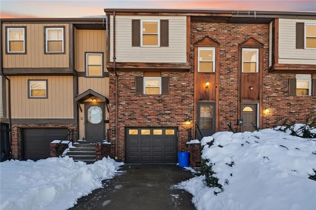 $164,900 | 10 McKinley Square, Coraopolis, PA 15108