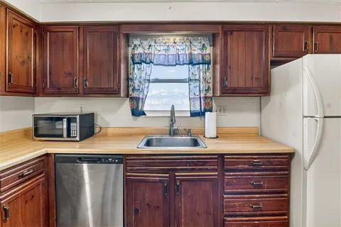 $164,900 | 10 McKinley Square, Coraopolis, PA 15108