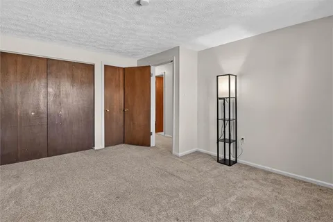 $164,900 | 10 McKinley Square, Coraopolis, PA 15108