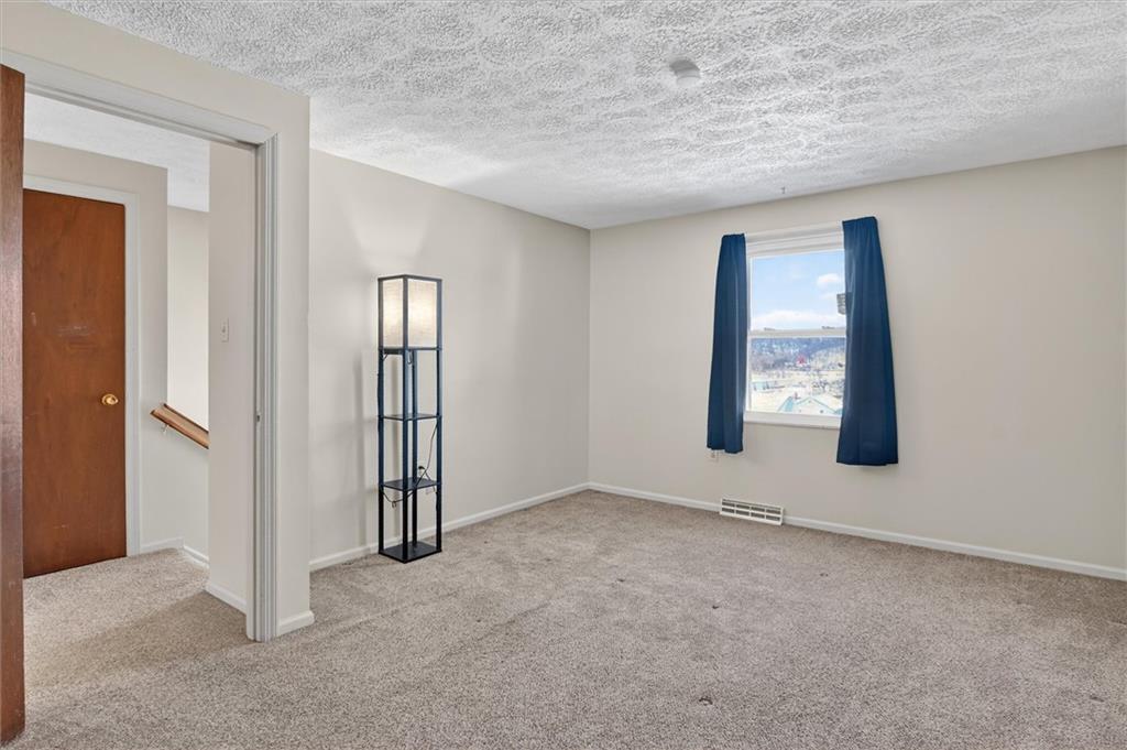 10 McKinley Square Coraopolis, PA 15108 - Photo 17 of 31