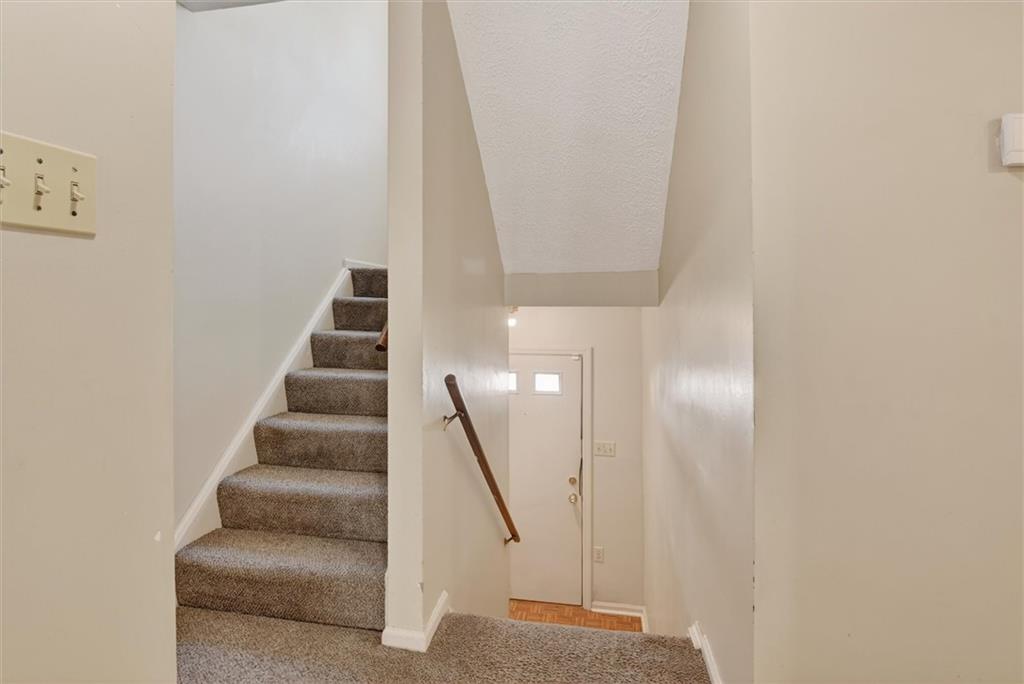 10 McKinley Square Coraopolis, PA 15108 - Photo 2 of 31