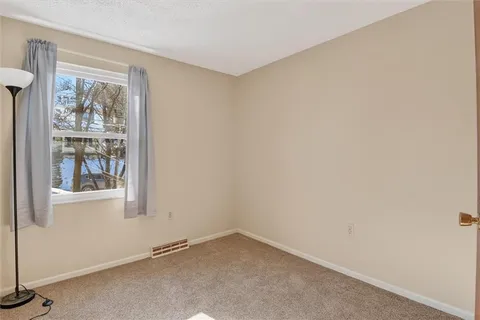 $164,900 | 10 McKinley Square, Coraopolis, PA 15108