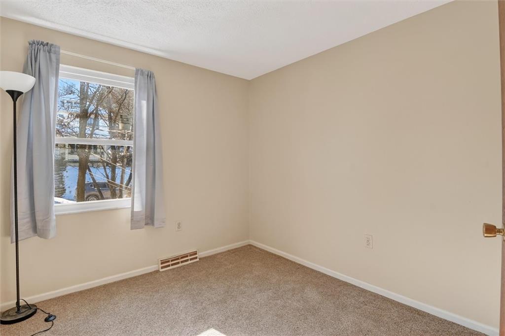 10 McKinley Square Coraopolis, PA 15108 - Photo 23 of 31