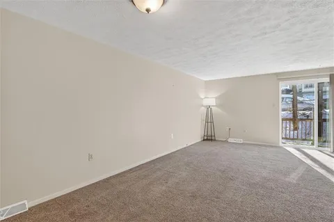 $164,900 | 10 McKinley Square, Coraopolis, PA 15108