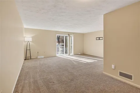 $164,900 | 10 McKinley Square, Coraopolis, PA 15108