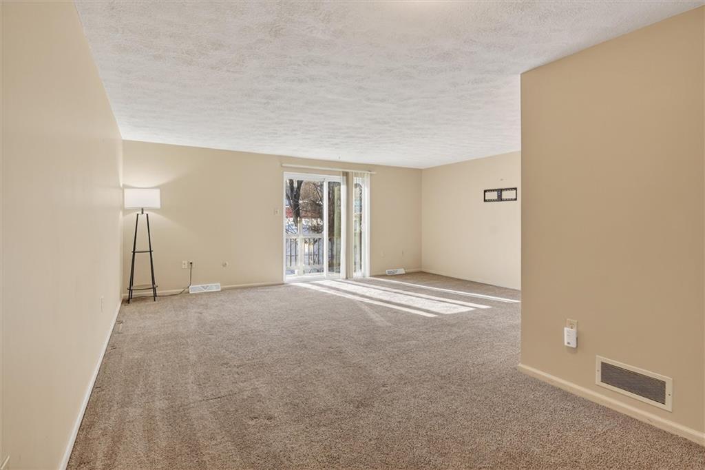 10 McKinley Square Coraopolis, PA 15108 - Photo 4 of 31