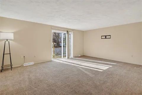 $164,900 | 10 McKinley Square, Coraopolis, PA 15108