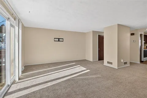 $164,900 | 10 McKinley Square, Coraopolis, PA 15108