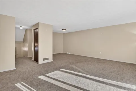 $164,900 | 10 McKinley Square, Coraopolis, PA 15108