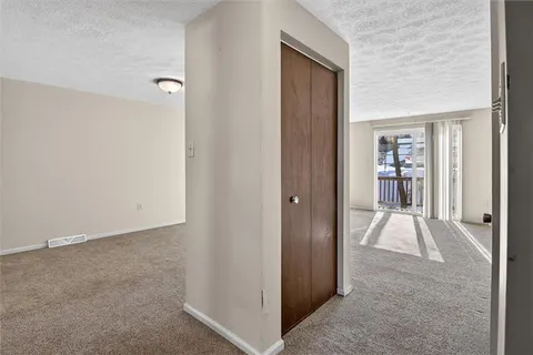 $164,900 | 10 McKinley Square, Coraopolis, PA 15108