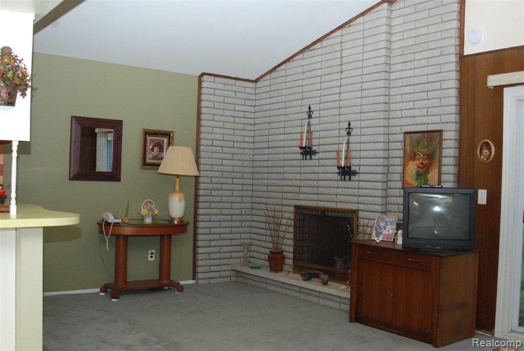 2427 Frazho Road Warren, MI 48091 - Photo 10 of 20 2427 Frazho Family Room with FP