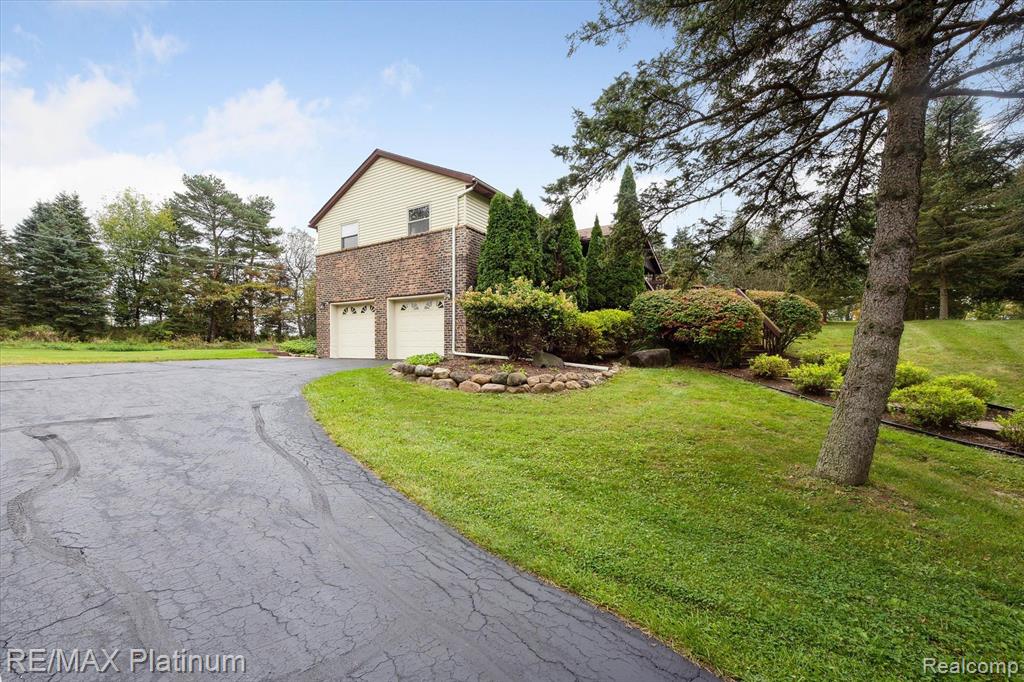 2876 Byron Road Howell, MI 48855 - Photo 25 of 31