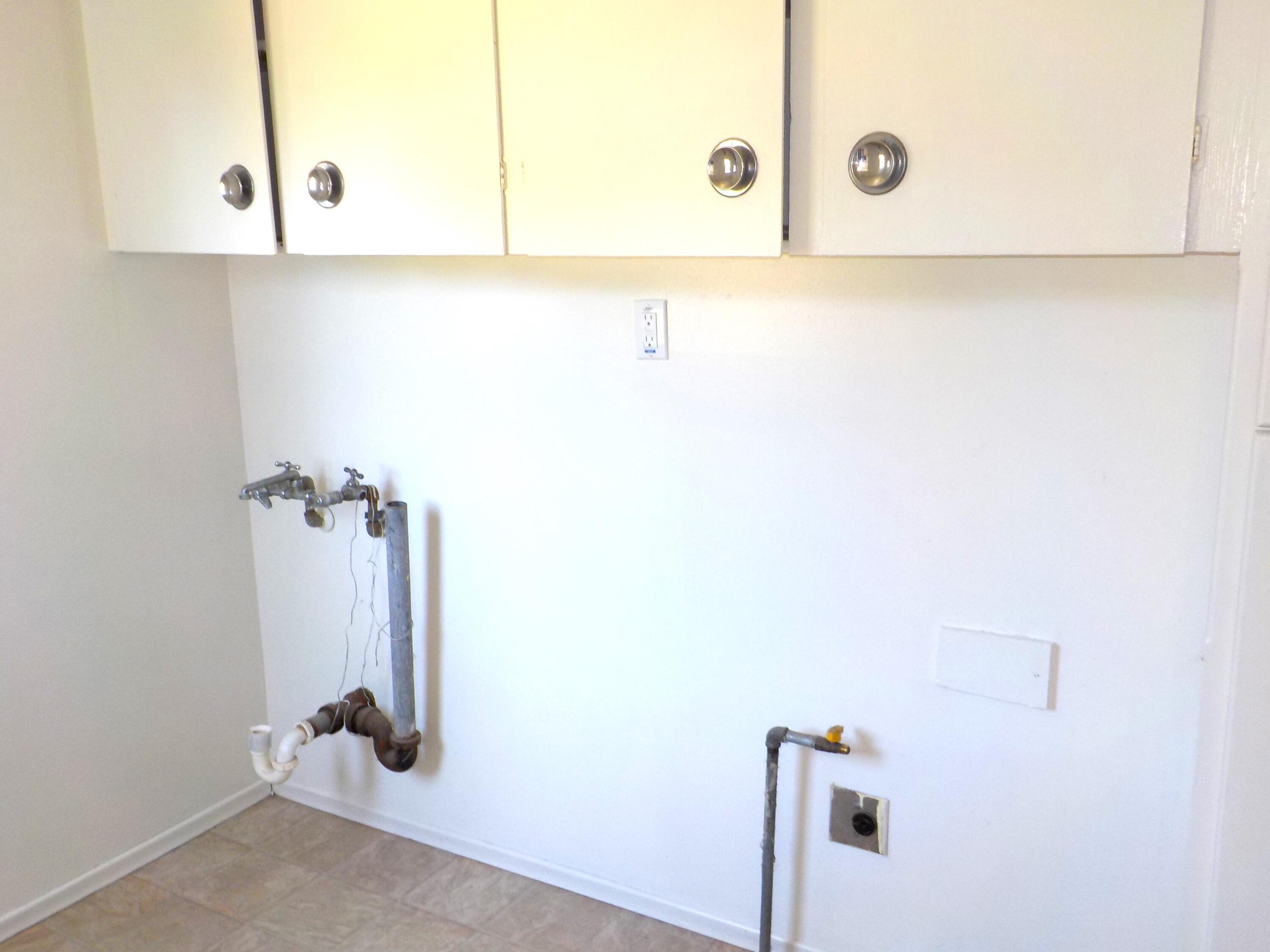 4672 Excelsior Road Cutten, CA 95503 - Photo 12 of 18 Excelsior - Laundry