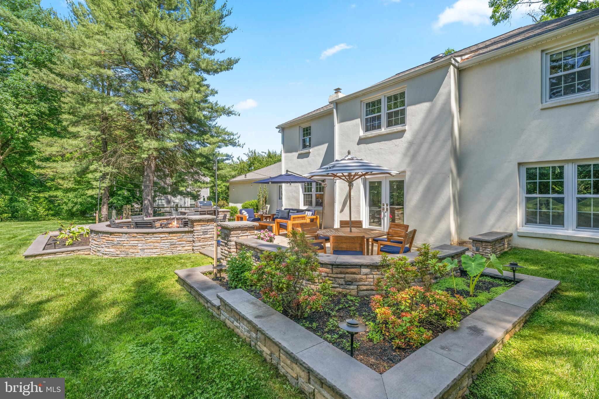 179 Ladderback Lane Devon, PA 19333 - Photo 29 of 62 Amazing curved masonry walls framing the patio