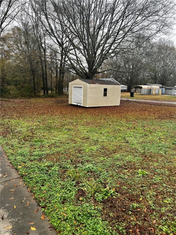 100 Williams Street Honea Path, SC 29654 - Photo 17 of 18 side yard
