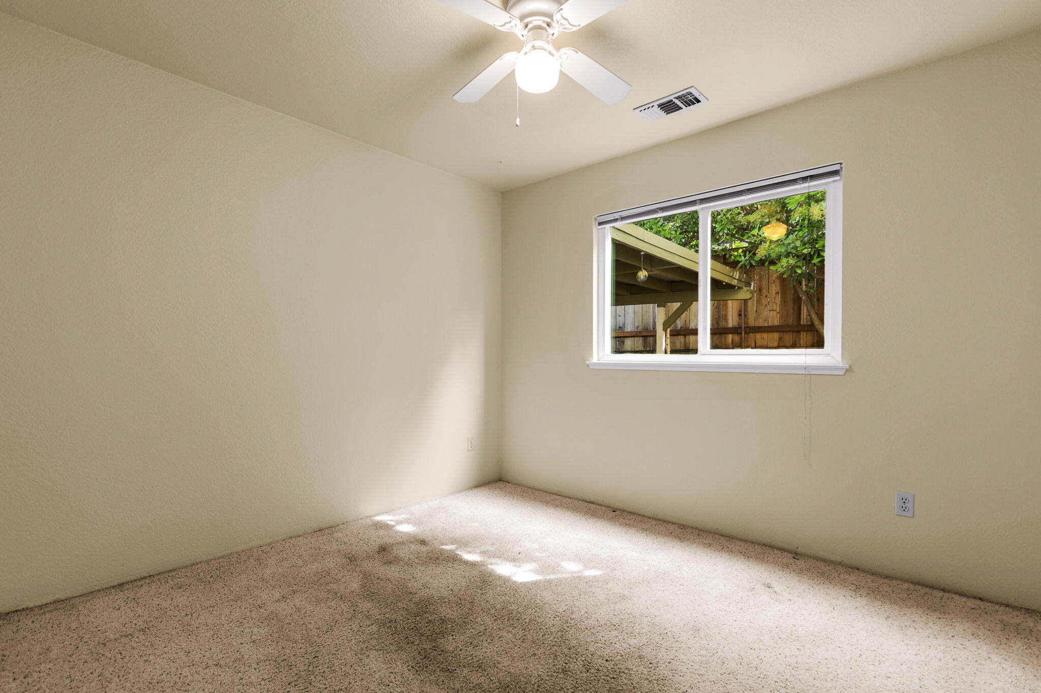 550 Vansicklen Way Redding, CA 96003 - Photo 32 of 52 an empty room with a window