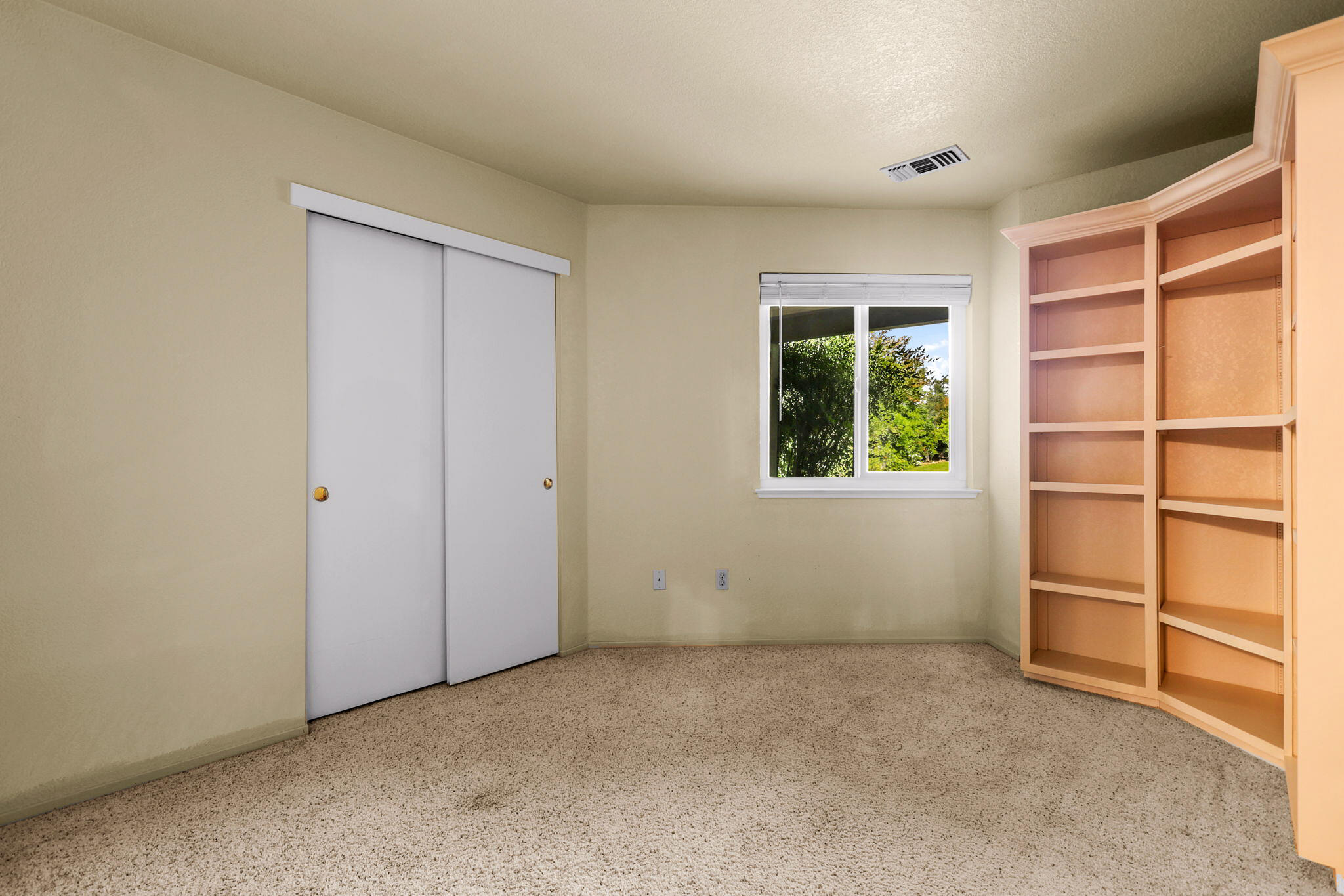 550 Vansicklen Way Redding, CA 96003 - Photo 40 of 52 an empty room with a window