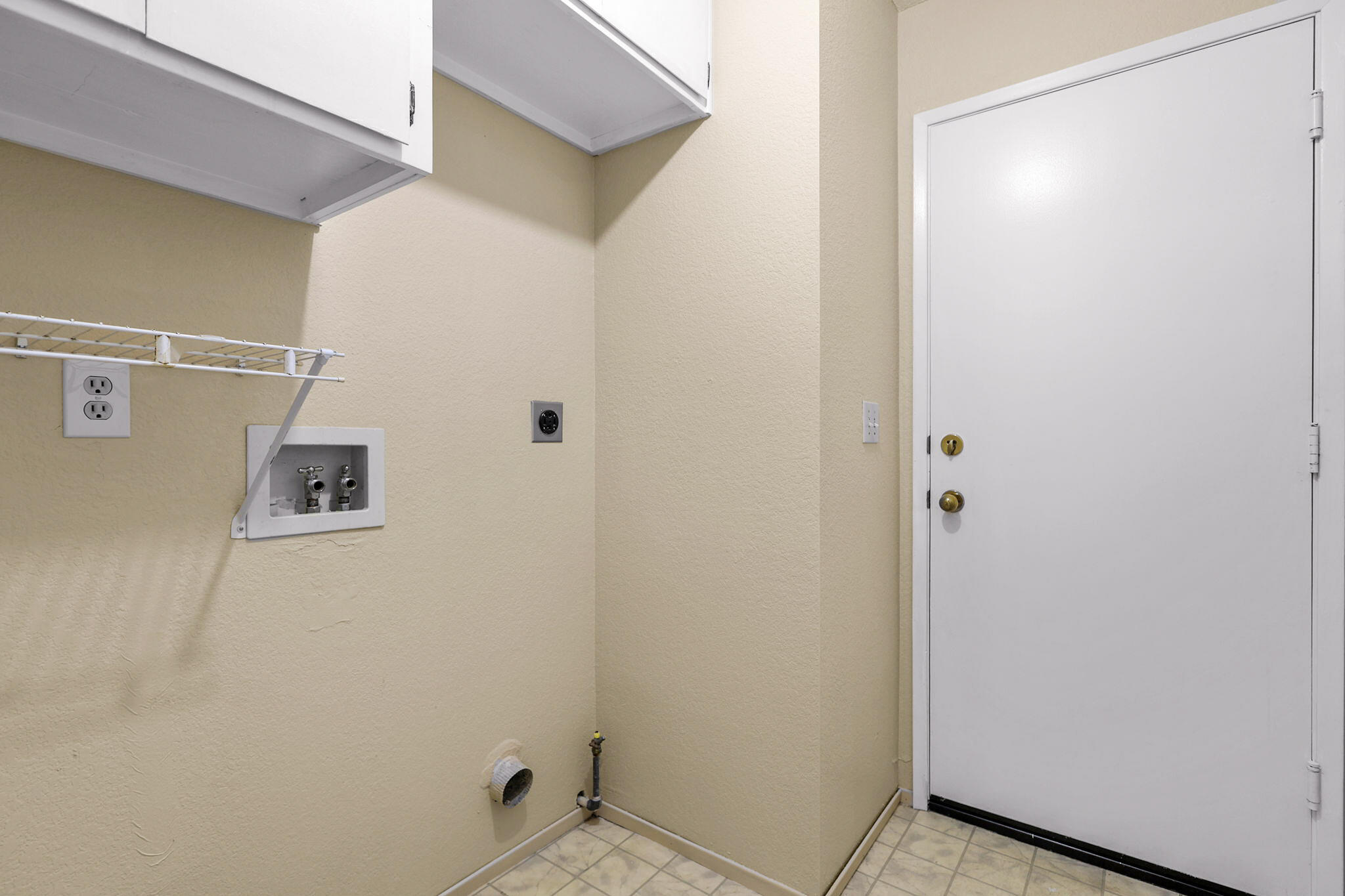 550 Vansicklen Way Redding, CA 96003 - Photo 41 of 52 a view of utility room