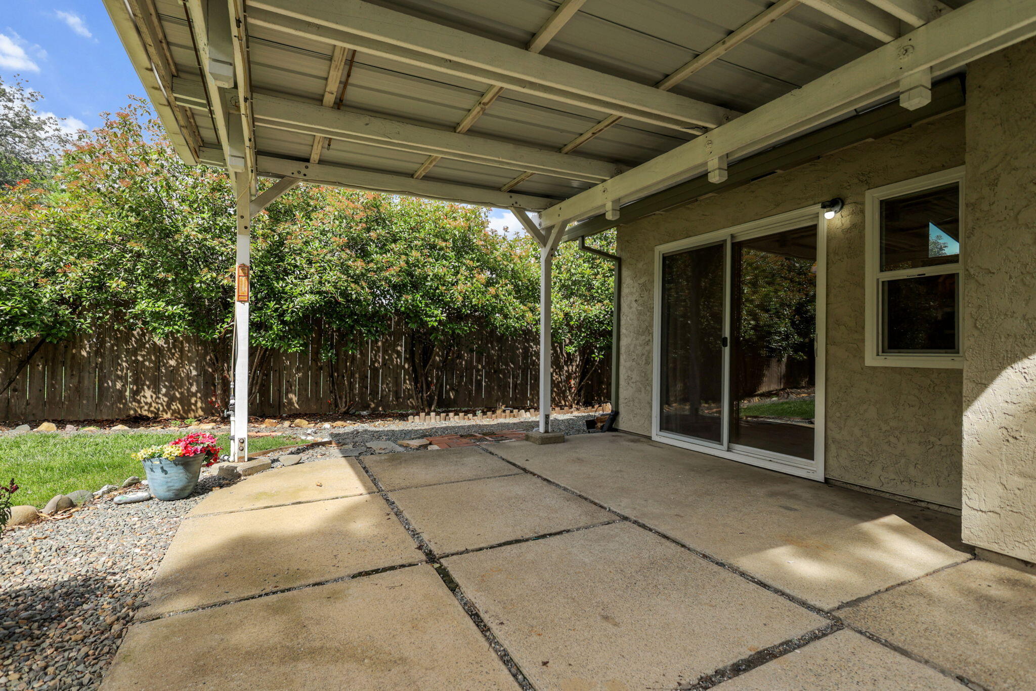 550 Vansicklen Way Redding, CA 96003 - Photo 43 of 52 a view of a porch with garden