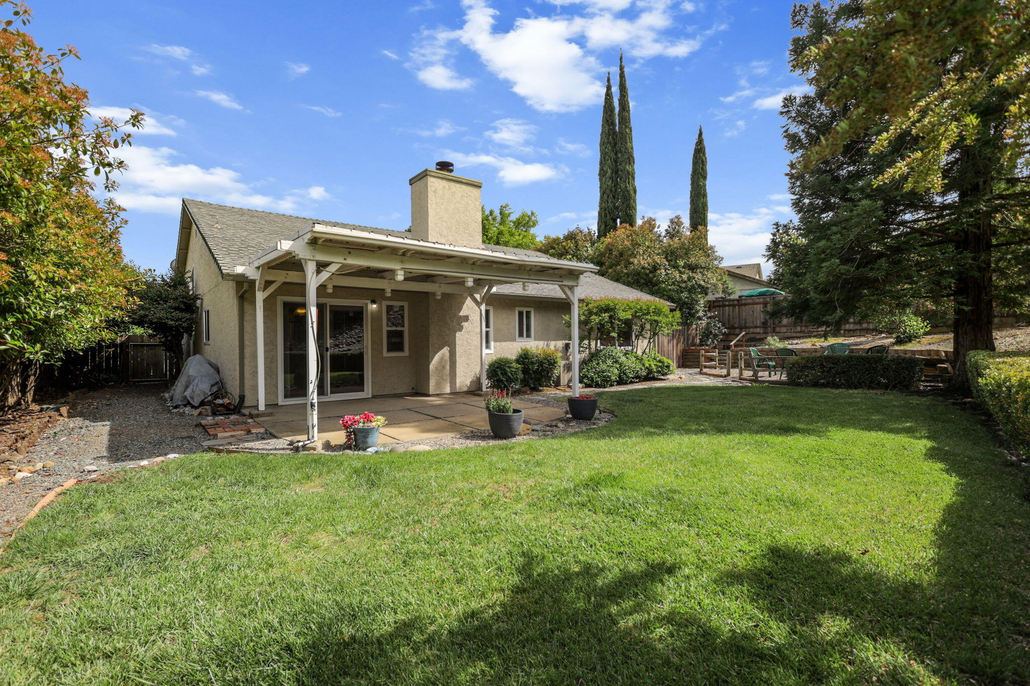 550 Vansicklen Way Redding, CA 96003 - Photo 44 of 52 a view of a house with backyard porch and sitting area