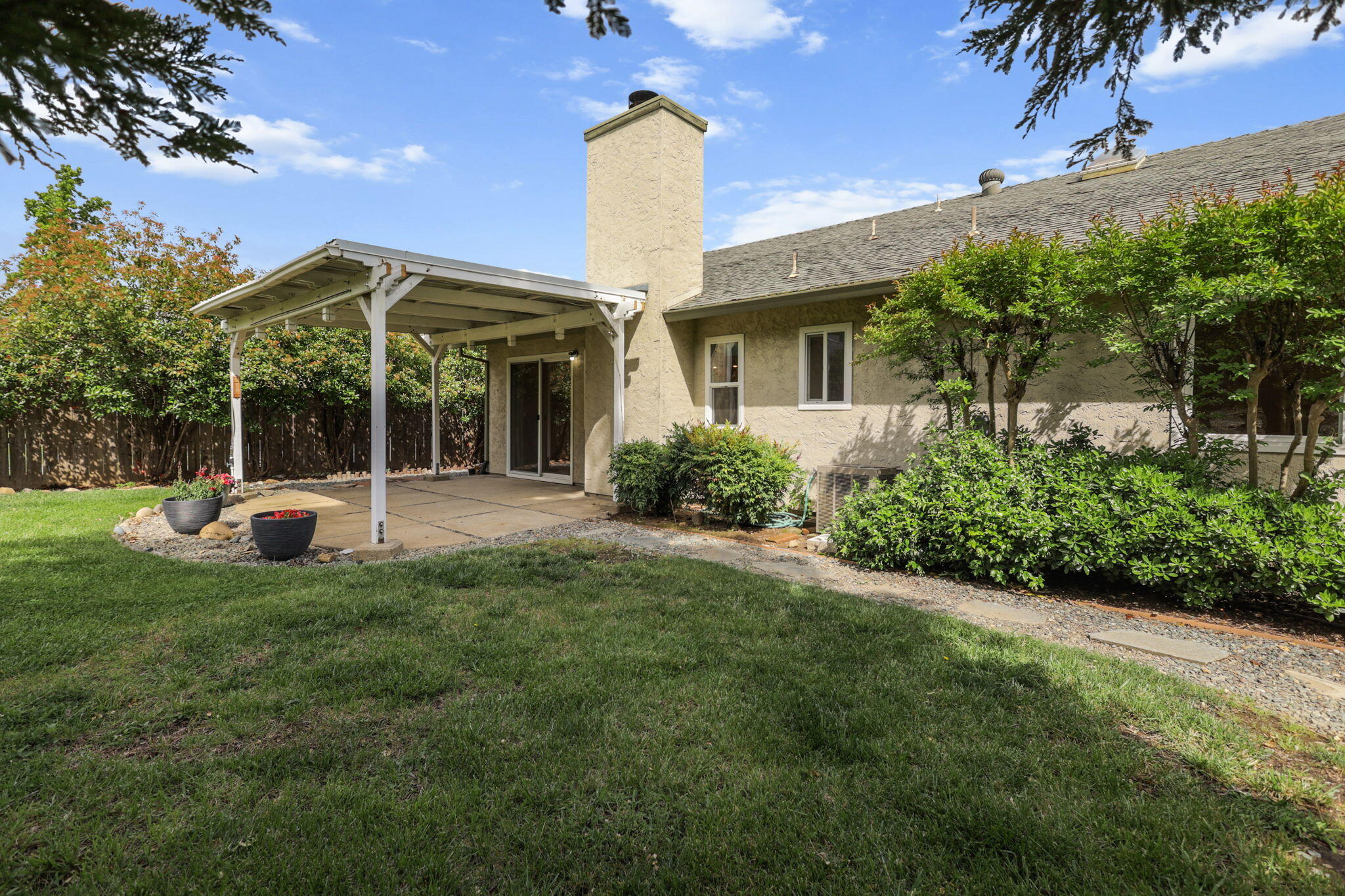 550 Vansicklen Way Redding, CA 96003 - Photo 48 of 52 a view of a house with backyard and a tree