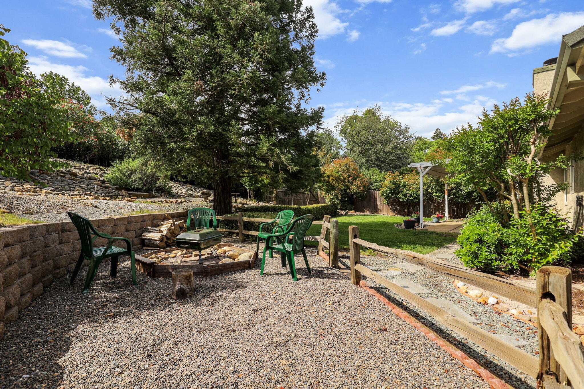 550 Vansicklen Way Redding, CA 96003 - Photo 49 of 52 a view of a backyard with sitting area