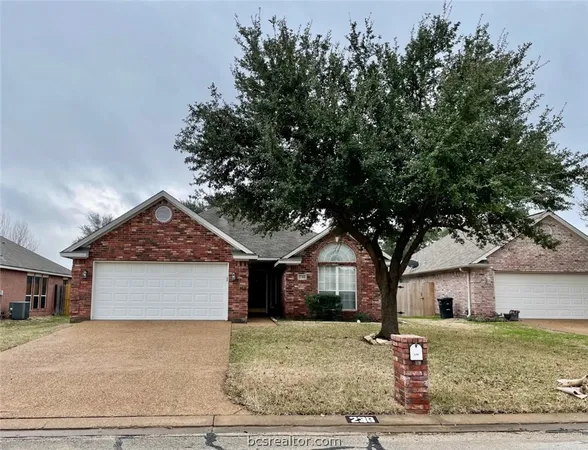 $1,900 | 236 Stuttgart Circle, College Station, TX 77845