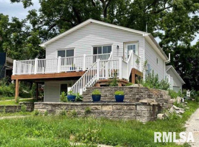 813 West 2nd Street Cedar Falls, IA 50613 - Photo 1 of 3 a front view of a house with garden