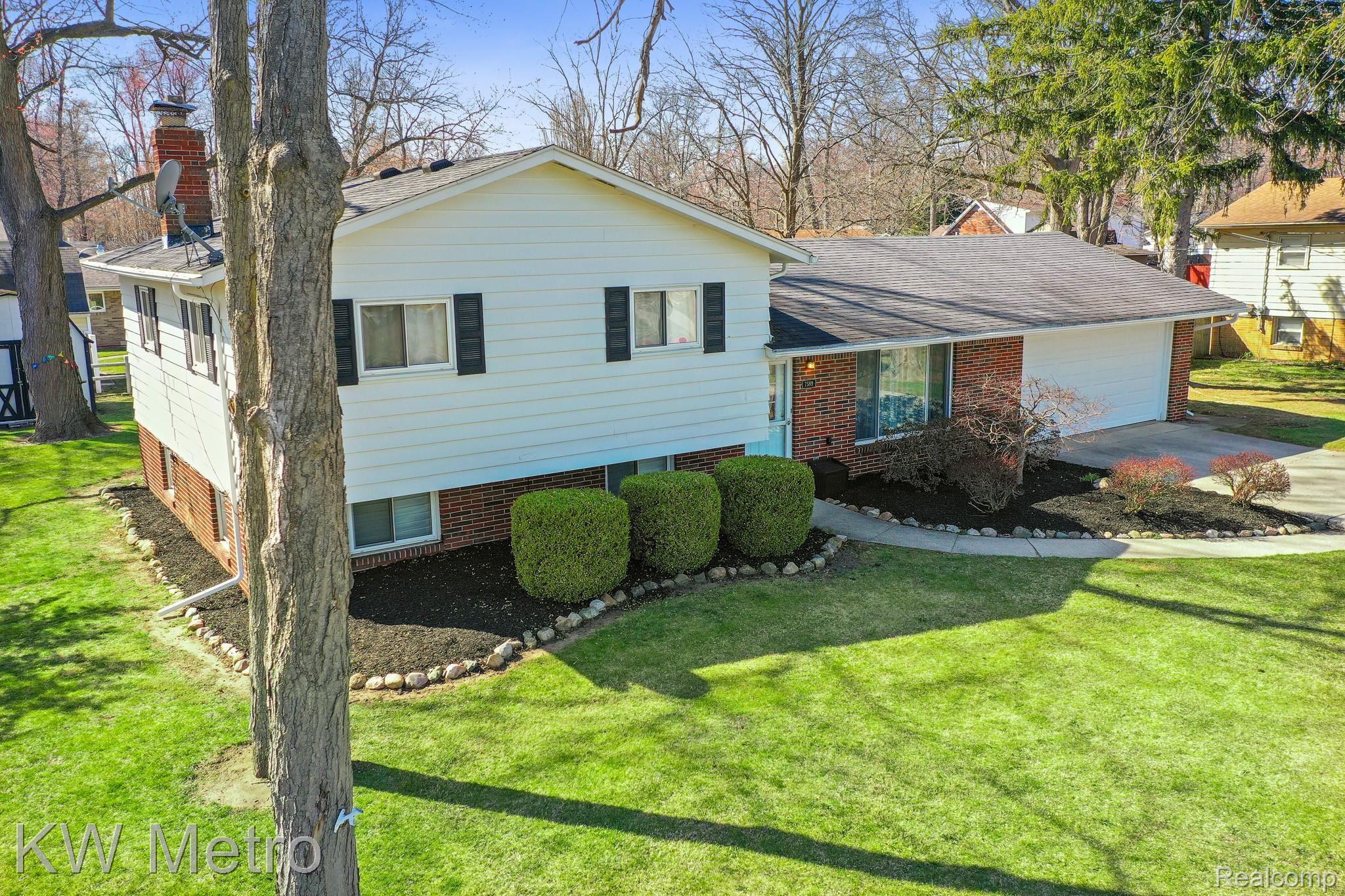 7589 Indian Road Temperance, MI 48182 - Photo 5 of 29 DJI_0801.jpg