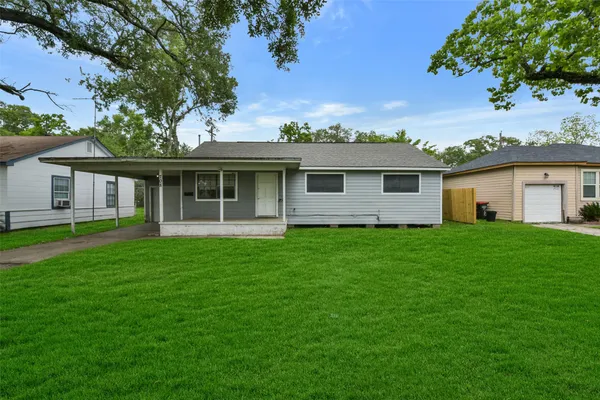 $1,250 | 708 East Republic Avenue, Baytown, TX 77520