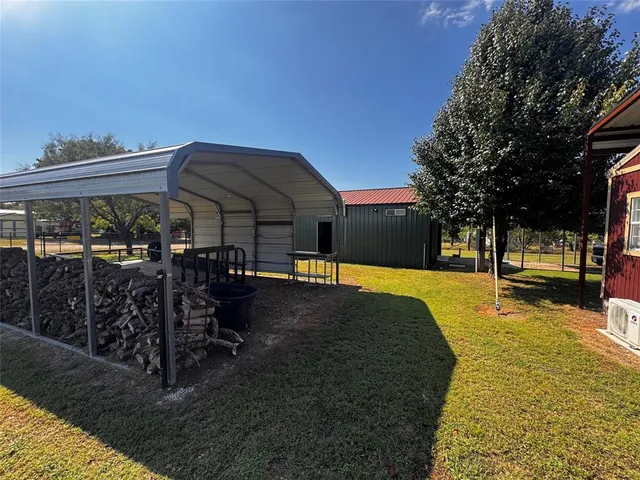 a view of a yard with plants